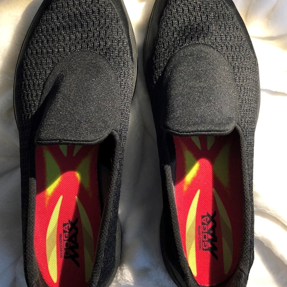 SKETCHERS Go Walk 4 Pursuit Perform. Shoes - Black